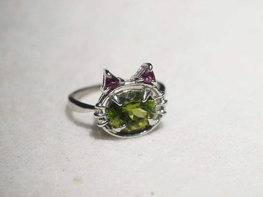 Peridot Cat Ring
